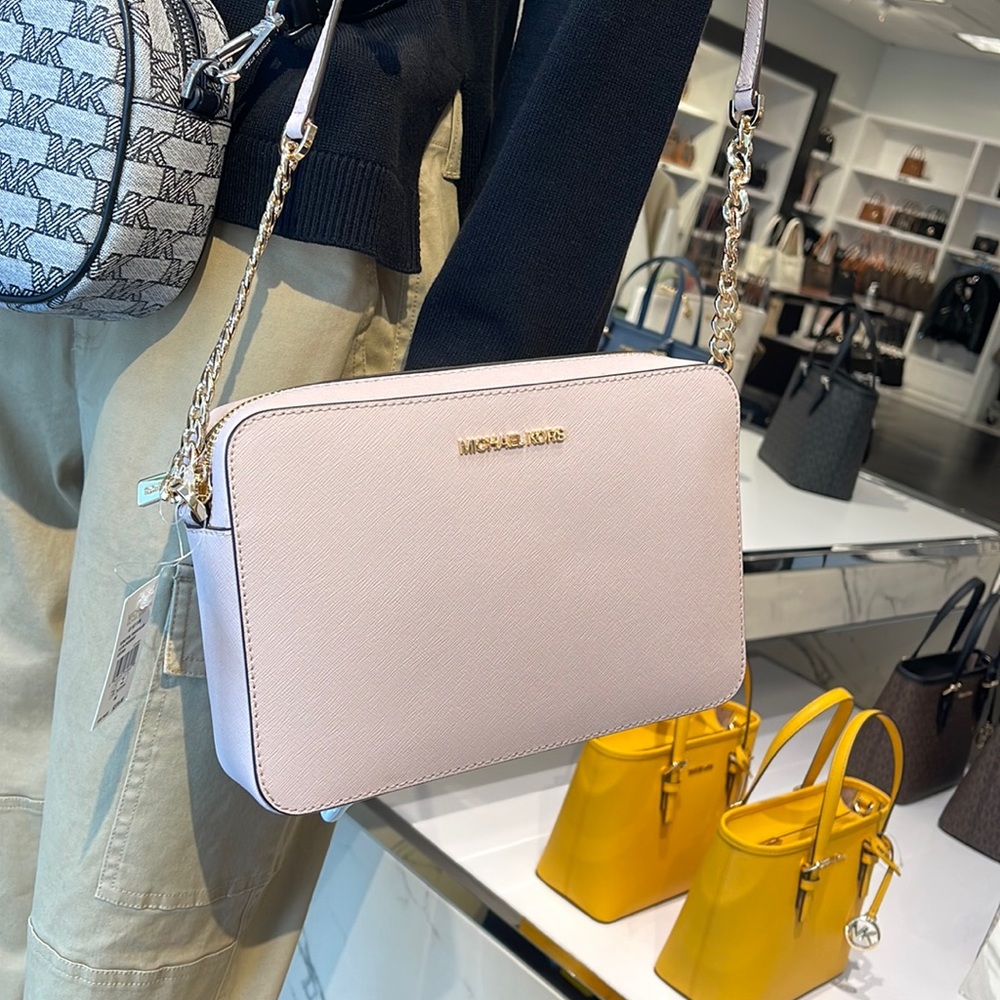 Michael Kors Jet Set Item Large East West Zip Crossbody Leather Powder Blush
NWT - Picture 14 of 16